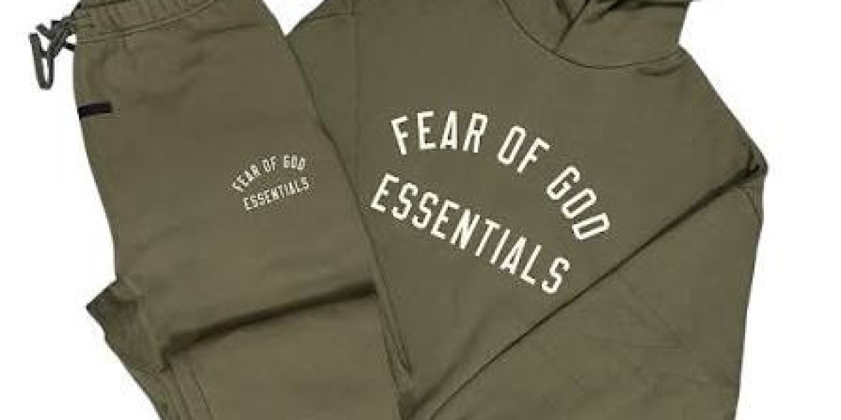 Essentials UK Streetwear Guide for Everyday Style 2026